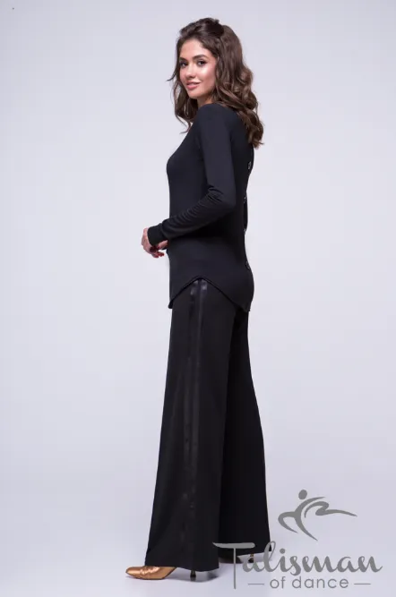 Buttoned dance blouse