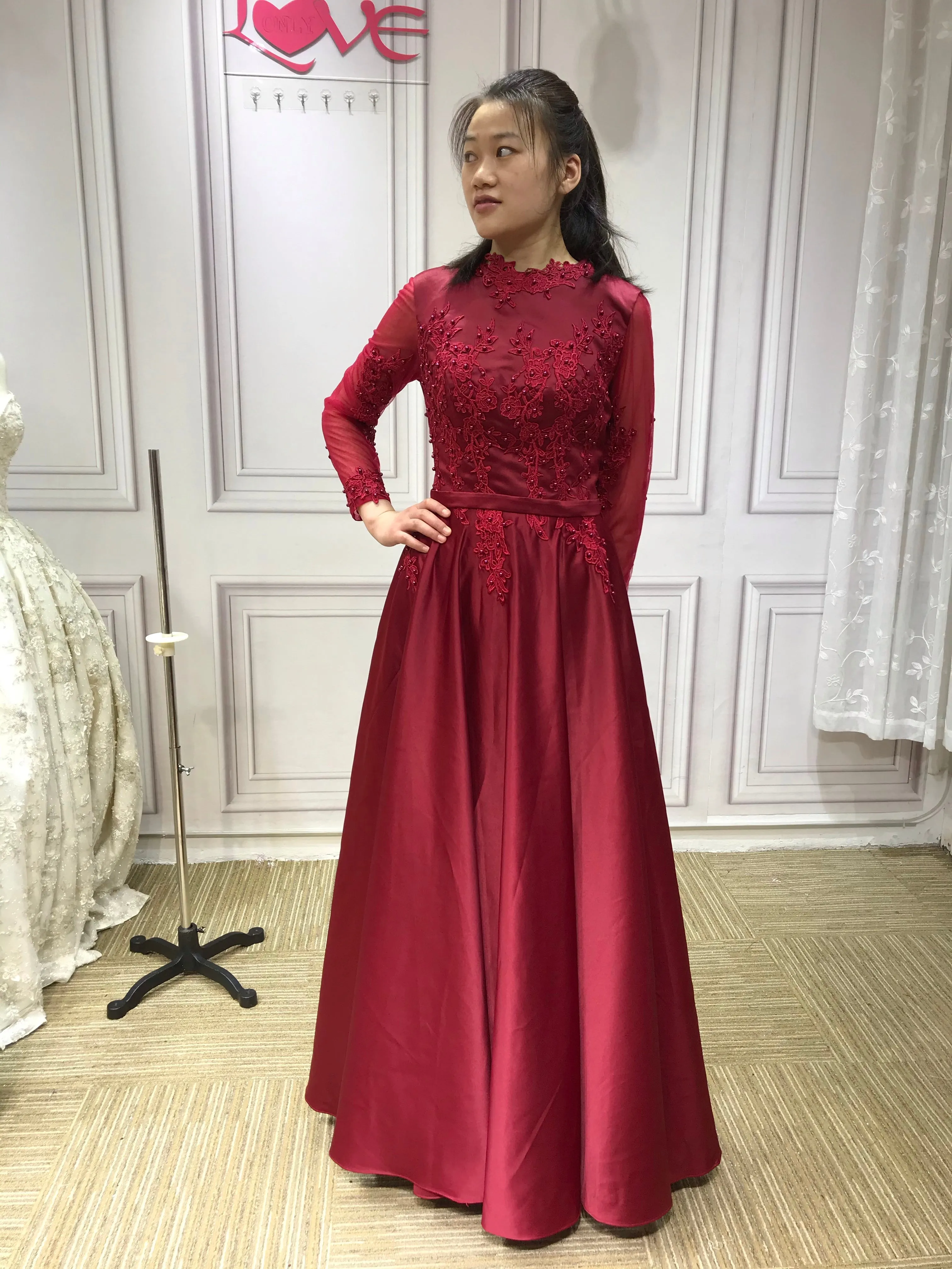 Long sleeves lace appliqués pearls beaded formal red prom muslim event occasion dress 2021 HD6151