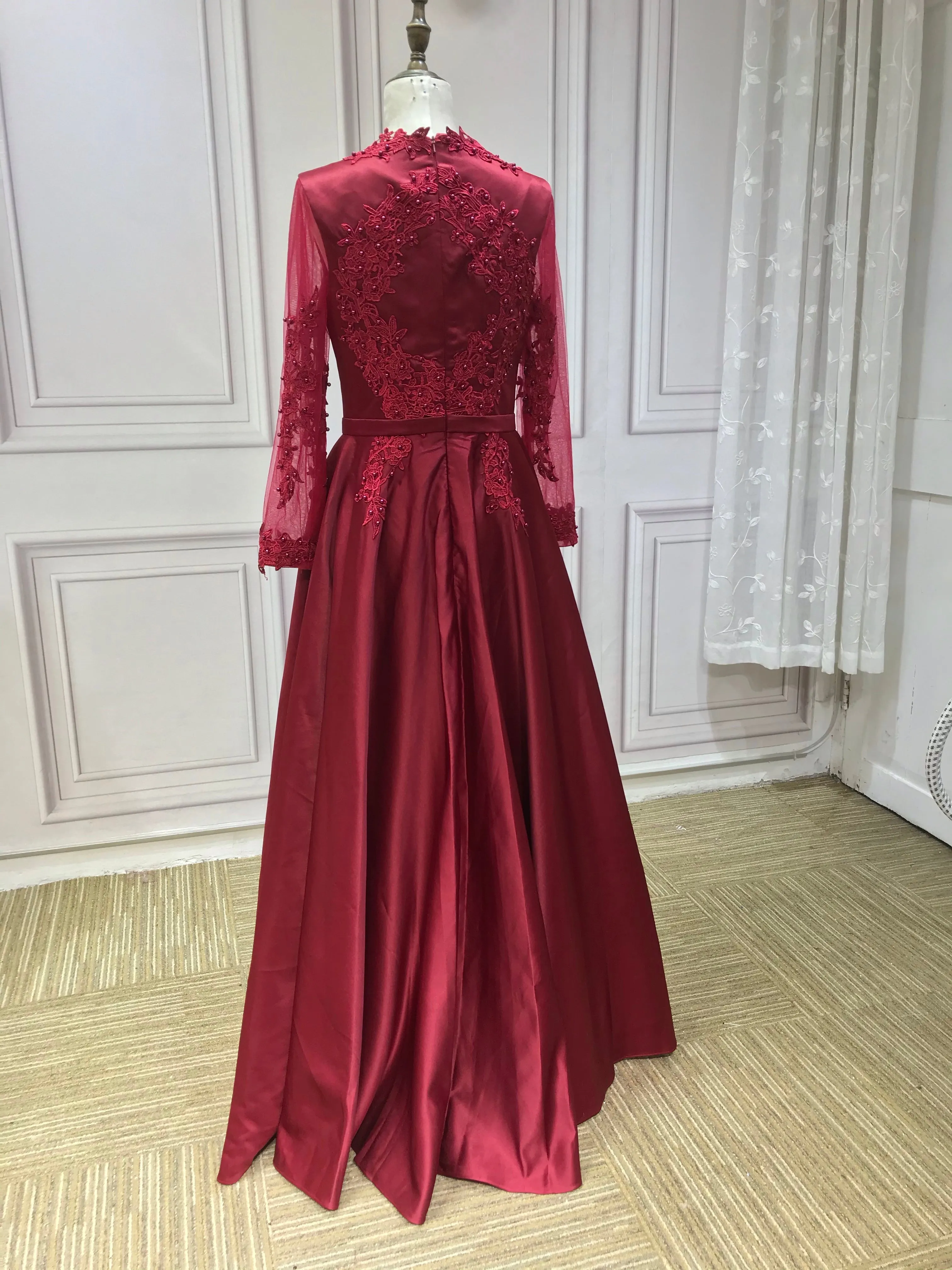 Long sleeves lace appliqués pearls beaded formal red prom muslim event occasion dress 2021 HD6151